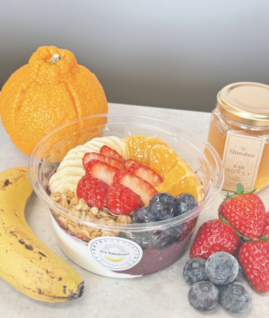 Shinobeeのはちみつと旬の果実を使ったアサイーボウル