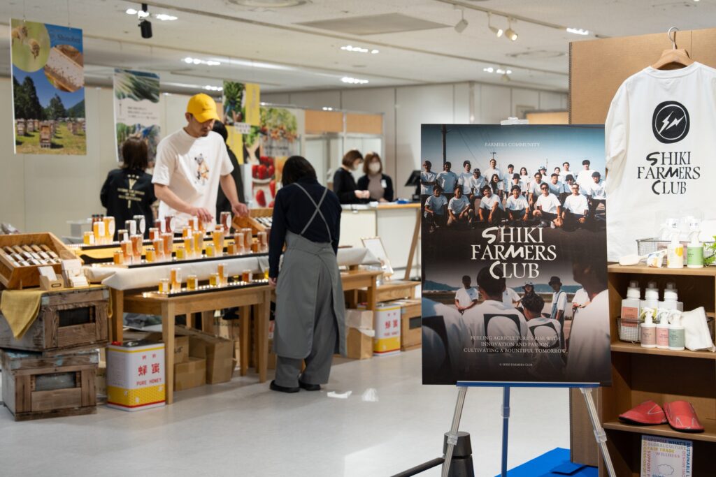 京都伊勢丹でSHIKI FARMERS CLUBとのサスティナブルな催事のはちみつ売り場の様子